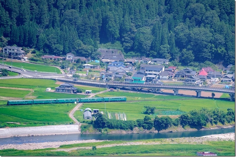 伐株山山頂展望台から「ゆふいんの森号」