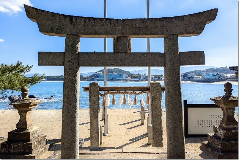 今津津舟崎 白山神社の鳥居と海