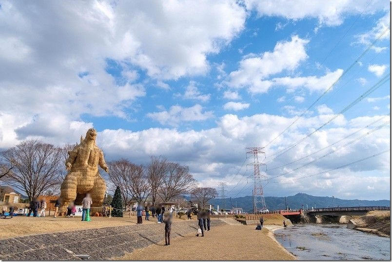 ギネス認定の世界最大の藁ゴジラ（福岡県朝倉郡筑前町 安の里公園）