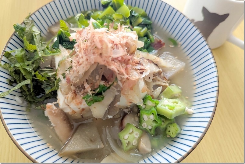 赤オクラの食べ方 冷や汁（赤オクラと角オクラ（星型オクラ））