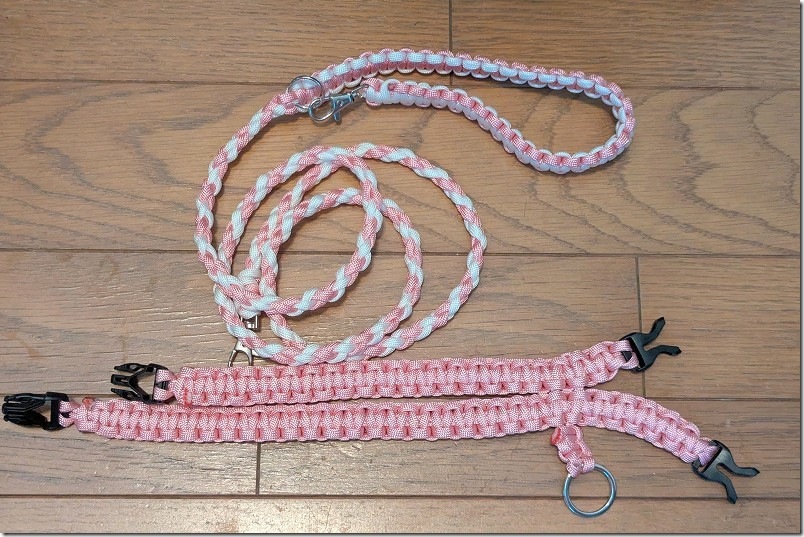 手作りで出来た犬用のリードとハーネス パラコード