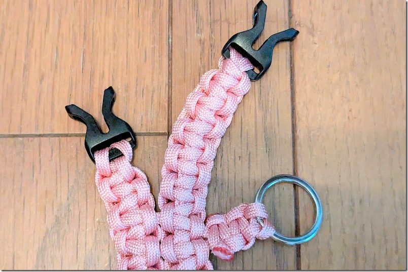 手作りで出来た犬用のハーネス パラコード（平編み）