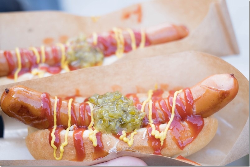 太宰府天満宮 表参道を通って、お肉屋さんのホットドッグをテイクアウト 太宰府天満宮 表参道を通って、お肉屋さんのホットドッグをテイクアウト