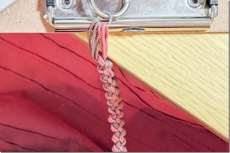 スマホのストラップのマクラメヤーンの編み方 ダイソー 左右結び