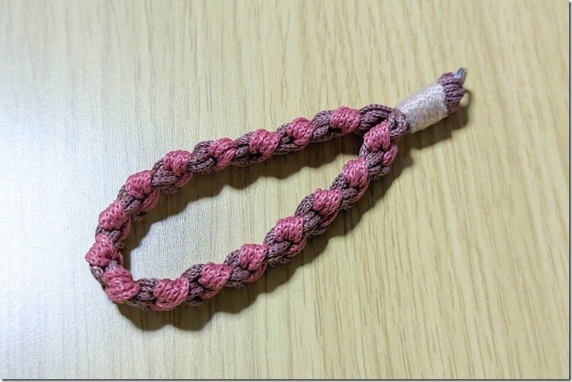 スマホのストラップのマクラメヤーンの編み方 ダイソー まとめ結び