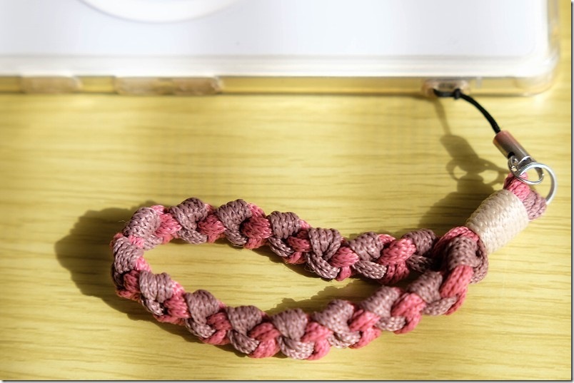 100均ダイソーのマクラメヤーンで手編みスマホストラップ｜DIYで作ってもらいました！