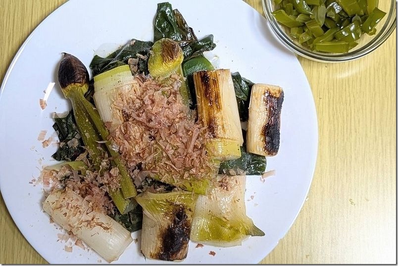 焼き下仁田ネギ、甘くて美味しいです！ネギ坊主も蕾だと美味しく頂けますよ！