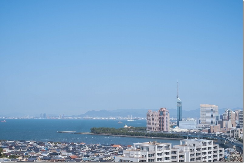愛宕神社の展望スポットから見た景観(博多湾の海・福岡タワー) 福岡市西区 愛宕神社の展望スポットから見た景観(博多湾の海・福岡タワー) 福岡市西区