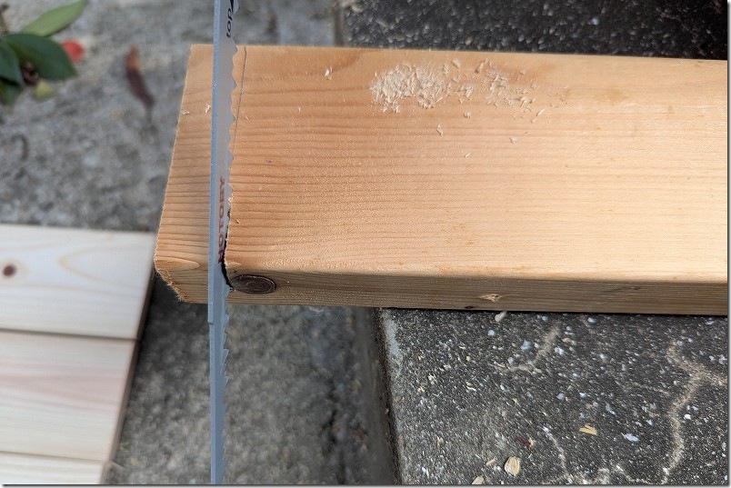 ブランコのベンチ(座面)部分の作成|作成寸法。電気ノコギリで切断 ブランコのベンチ(座面)部分の作成|作成寸法。電気ノコギリで切断