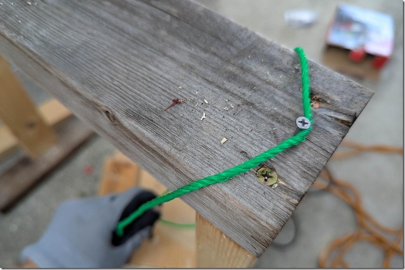 犬用ブランコのロープを固定する部分をネジで作成 犬用ブランコのロープを固定する部分をネジで作成