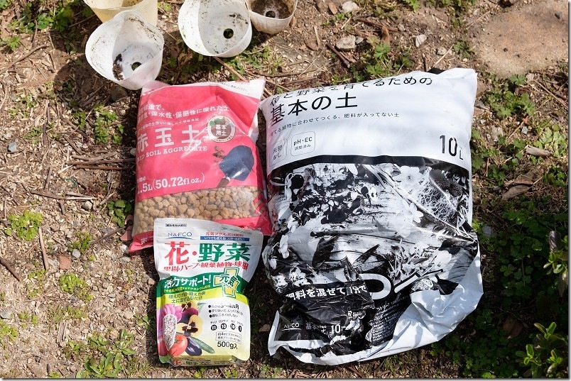 100均の「交配極甘ホワイトコーン」、「まくわ瓜 金ちゃん」の種撒き。種まき用の土作り