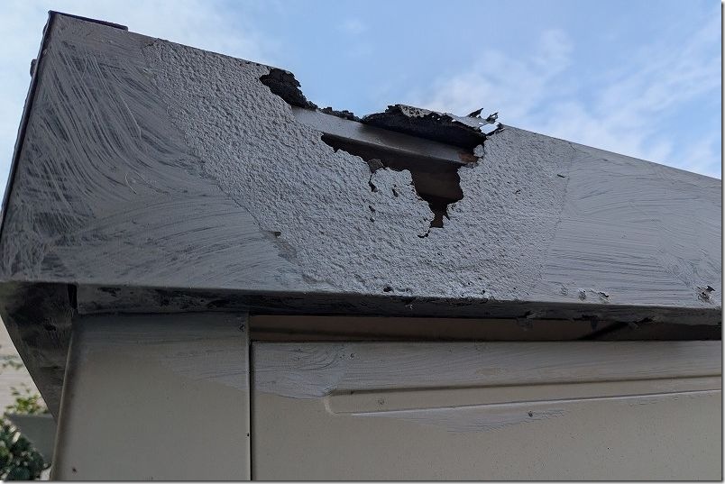 物置の側面のサビが酷い部分も、サビ転換剤入りの塗料「サビキラープロ」を塗った 物置の側面のサビが酷い部分も、サビ転換剤入りの塗料「サビキラープロ」を塗った