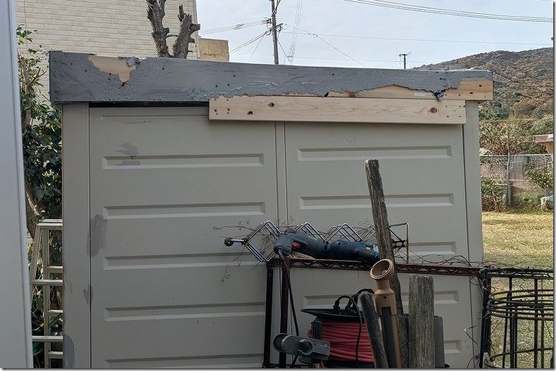 「ヒノキのすのこ板」で物置の朽ちた部分や穴を補修後 「ヒノキのすのこ板」で物置の朽ちた部分や穴を補修後