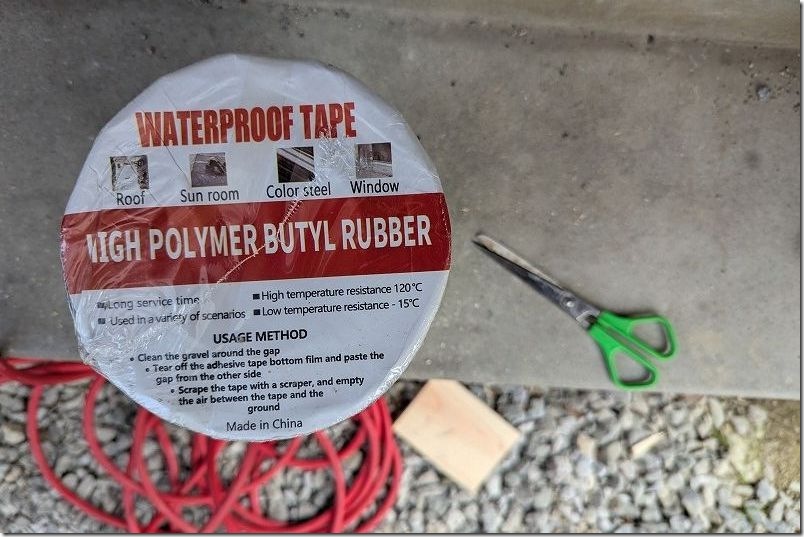 物置の穴開き部分や水漏れ部分に利用した、水漏れ防止テープ 物置の穴開き部分や水漏れ部分に利用した、水漏れ防止テープ