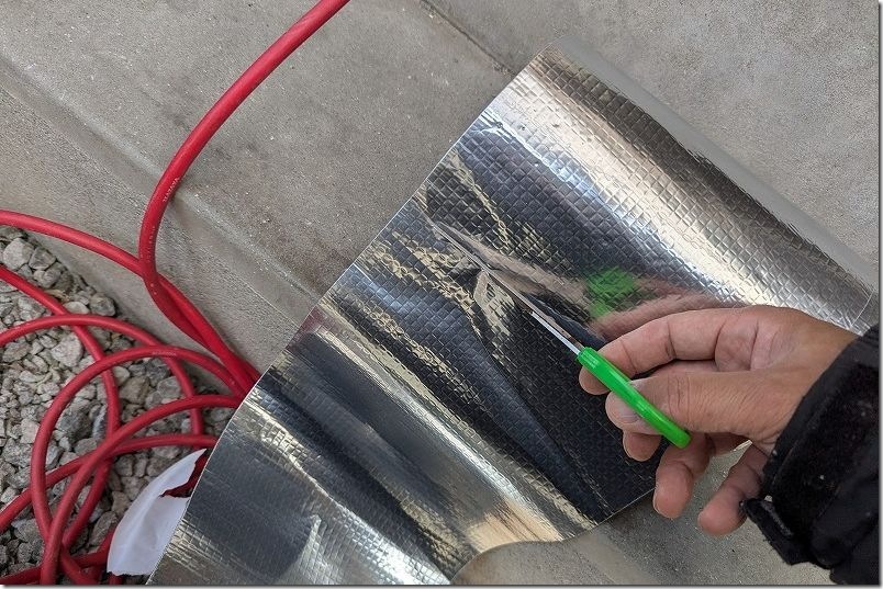 水漏れ防止テープ(防水テープ)を切って使う 水漏れ防止テープ(防水テープ)を切って使う