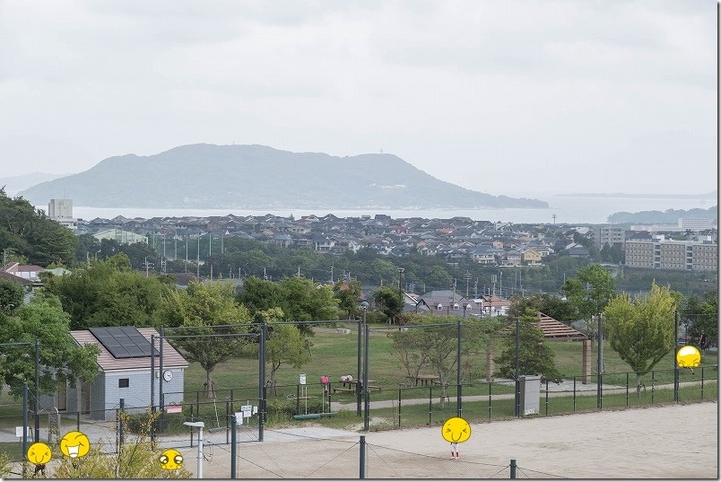 生松台中央公園 上段側の展望スポットからの景観｜福岡市街（能古島方面・海）